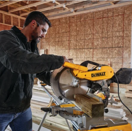 15 AMP 12 IN. ELECTRIC DOUBLE-BEVEL COMPOUND MITER SAW DWS716